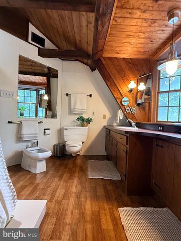 2244 SPRINGTOWN HILL RD, Hellertown, PA 18055