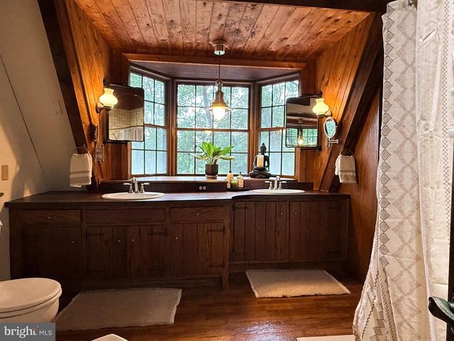 2244 SPRINGTOWN HILL RD, Hellertown, PA 18055
