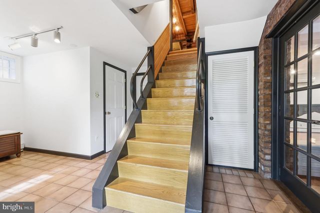 2244 SPRINGTOWN HILL RD, Hellertown, PA 18055