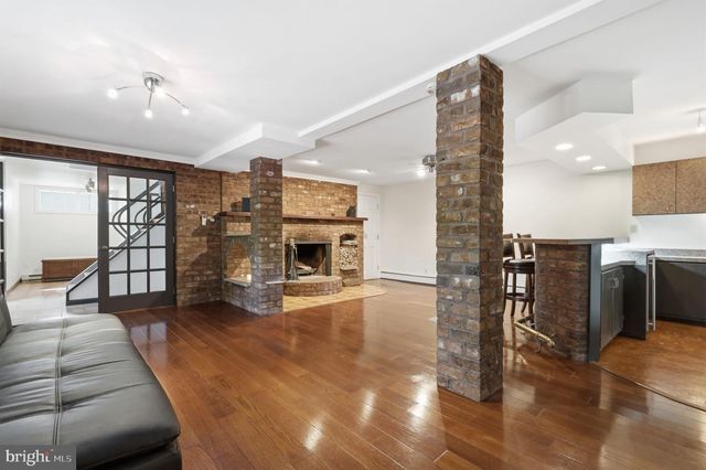 2244 SPRINGTOWN HILL RD, Hellertown, PA 18055