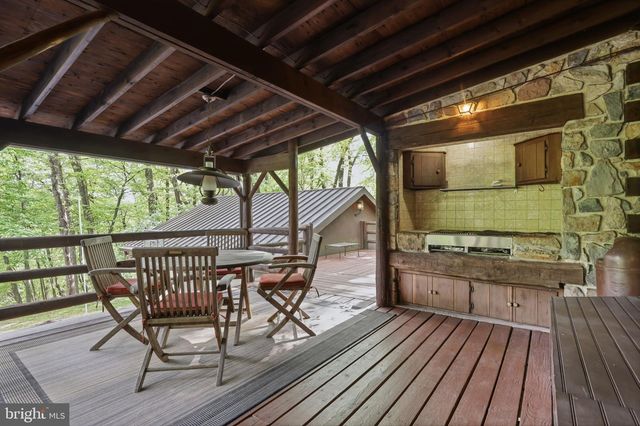 2244 SPRINGTOWN HILL RD, Hellertown, PA 18055