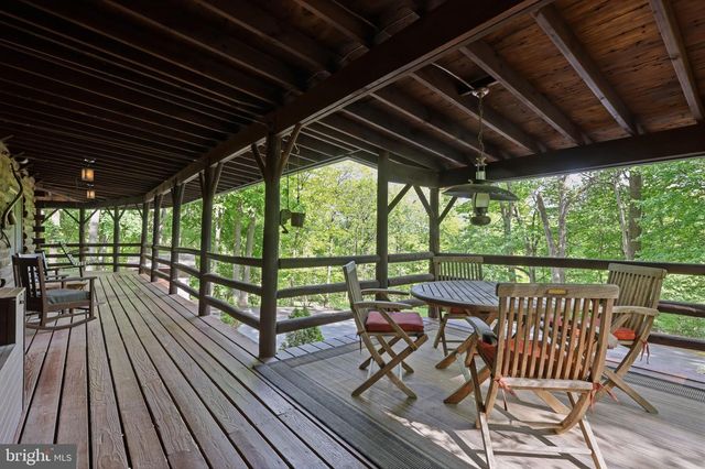 2244 SPRINGTOWN HILL RD, Hellertown, PA 18055