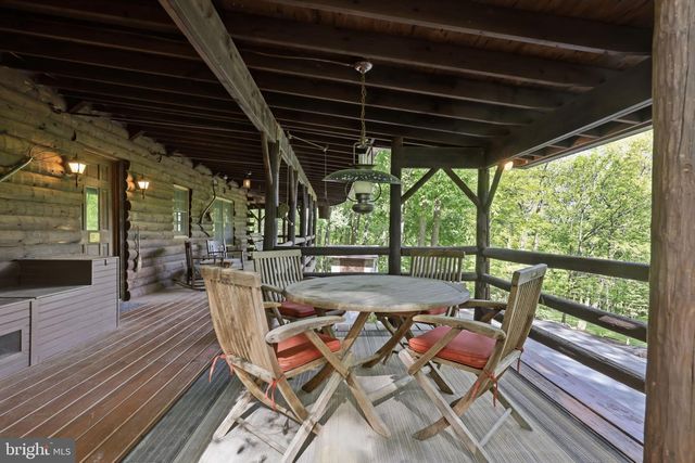 2244 SPRINGTOWN HILL RD, Hellertown, PA 18055