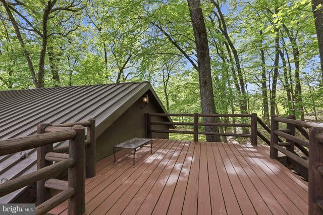 2244 SPRINGTOWN HILL RD, Hellertown, PA 18055