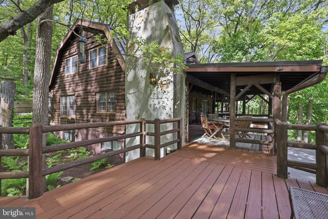 2244 SPRINGTOWN HILL RD, Hellertown, PA 18055