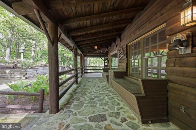 2244 SPRINGTOWN HILL RD, Hellertown, PA 18055