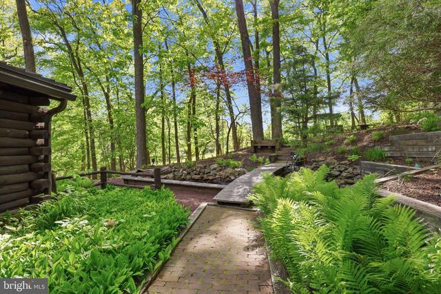 2244 SPRINGTOWN HILL RD, Hellertown, PA 18055