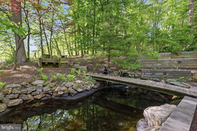2244 SPRINGTOWN HILL RD, Hellertown, PA 18055