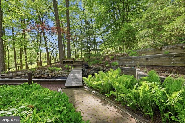 2244 SPRINGTOWN HILL RD, Hellertown, PA 18055