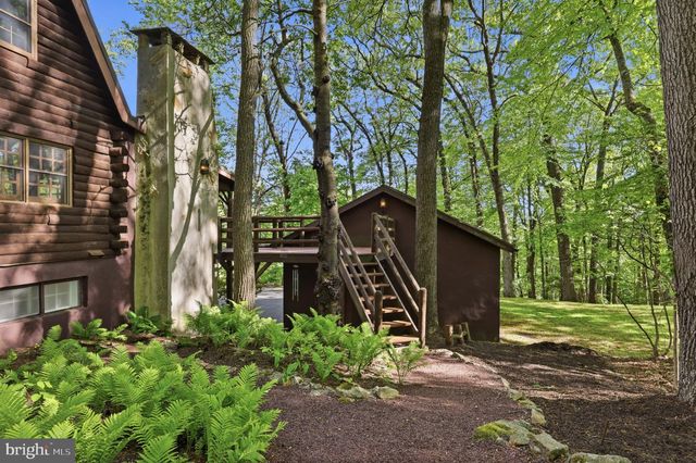 2244 SPRINGTOWN HILL RD, Hellertown, PA 18055