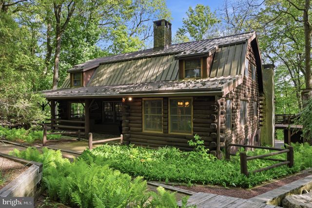 2244 SPRINGTOWN HILL RD, Hellertown, PA 18055