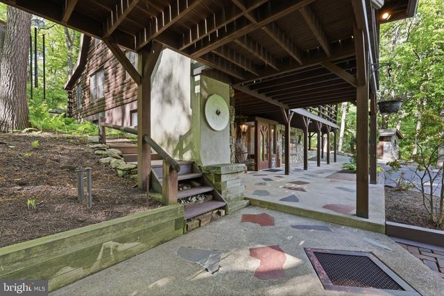 2244 SPRINGTOWN HILL RD, Hellertown, PA 18055