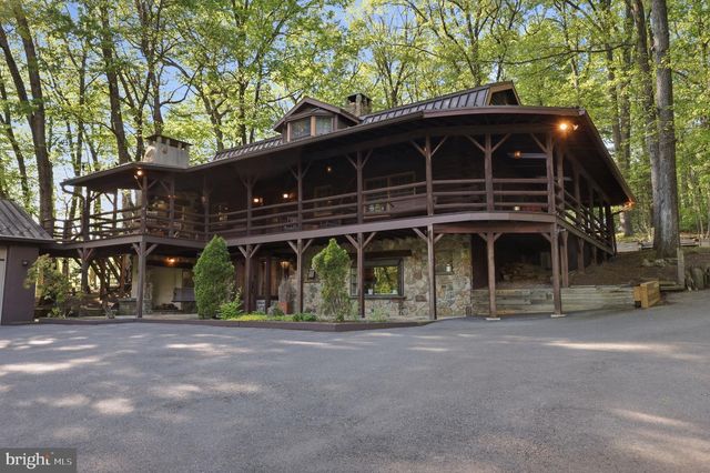 2244 SPRINGTOWN HILL RD, Hellertown, PA 18055