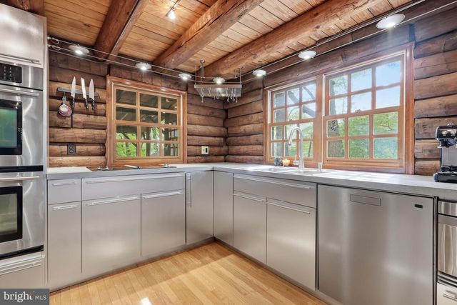 2244 SPRINGTOWN HILL RD, Hellertown, PA 18055
