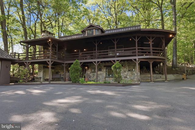 2244 SPRINGTOWN HILL RD, Hellertown, PA 18055