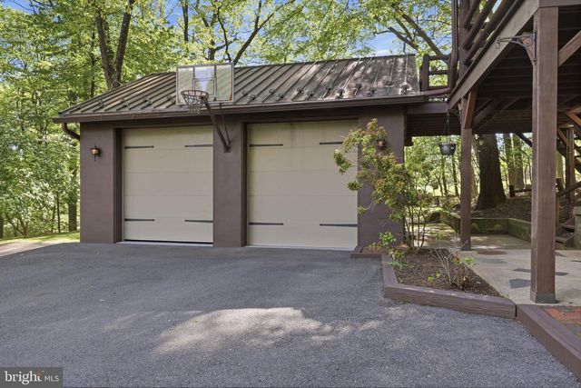 2244 SPRINGTOWN HILL RD, Hellertown, PA 18055