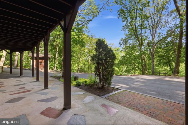 2244 SPRINGTOWN HILL RD, Hellertown, PA 18055