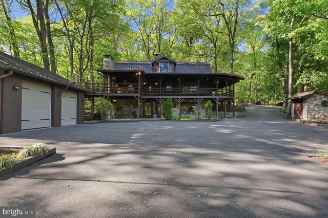 2244 SPRINGTOWN HILL RD, Hellertown, PA 18055