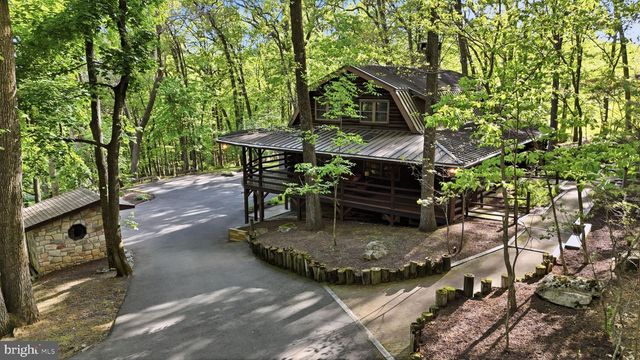 2244 SPRINGTOWN HILL RD, Hellertown, PA 18055