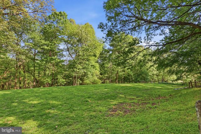 2244 SPRINGTOWN HILL RD, Hellertown, PA 18055