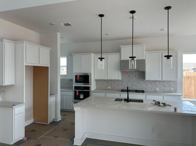 213 Borrego BND, Liberty Hill, TX 78642