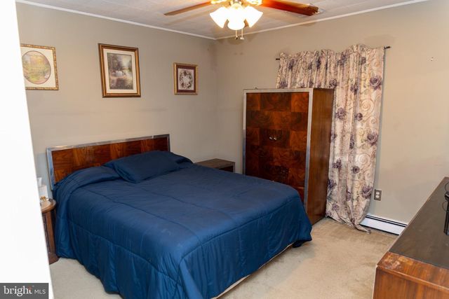 26 PLUMTREE RD, Levittown, PA 19056