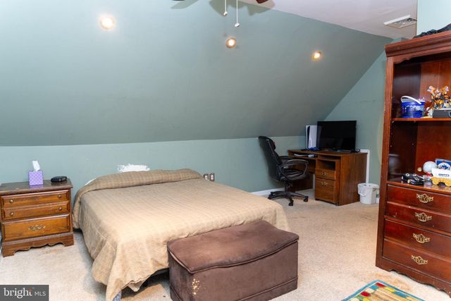 26 PLUMTREE RD, Levittown, PA 19056