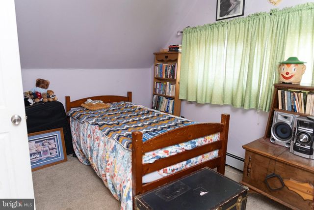 26 PLUMTREE RD, Levittown, PA 19056