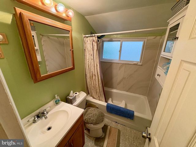 26 PLUMTREE RD, Levittown, PA 19056