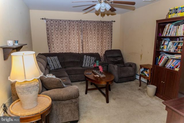 26 PLUMTREE RD, Levittown, PA 19056