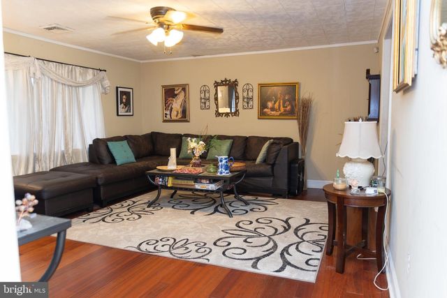 26 PLUMTREE RD, Levittown, PA 19056