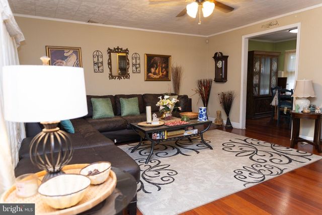 26 PLUMTREE RD, Levittown, PA 19056