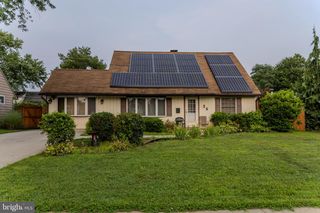 26 PLUMTREE RD, Levittown, PA 19056
