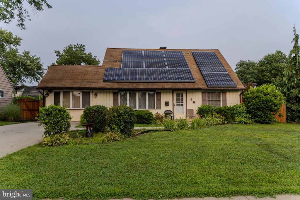 26 PLUMTREE RD, Levittown, PA 19056