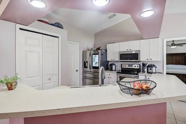 2718 SW Hamilton Avenue, Port St. Lucie, FL 34987