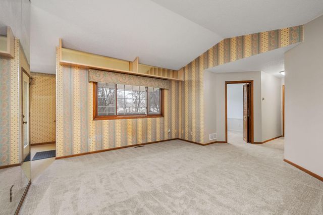 9805 Palm Street NW 201, Coon Rapids, MN 55433