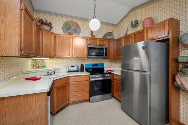 9805 Palm Street NW 201, Coon Rapids, MN 55433