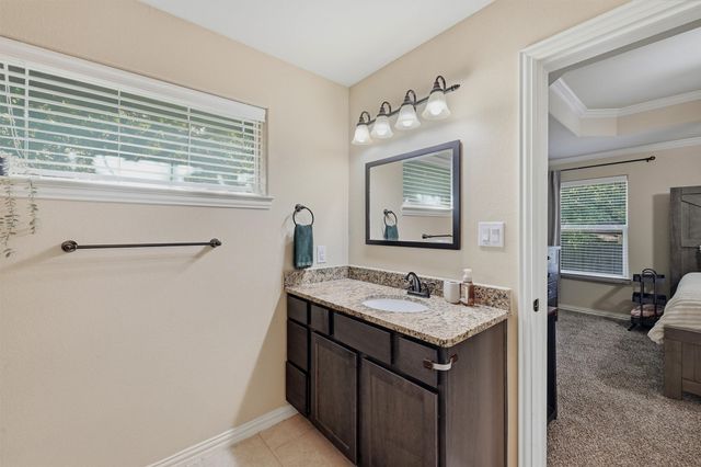 3020 W Loy Lake Road, Denison, TX 75020