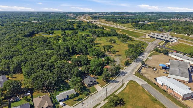 3020 W Loy Lake Road, Denison, TX 75020