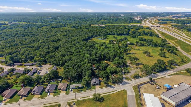 3020 W Loy Lake Road, Denison, TX 75020