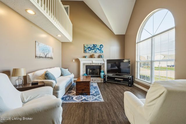 8100 Eagles Crest Ct, Louisville, KY 40291