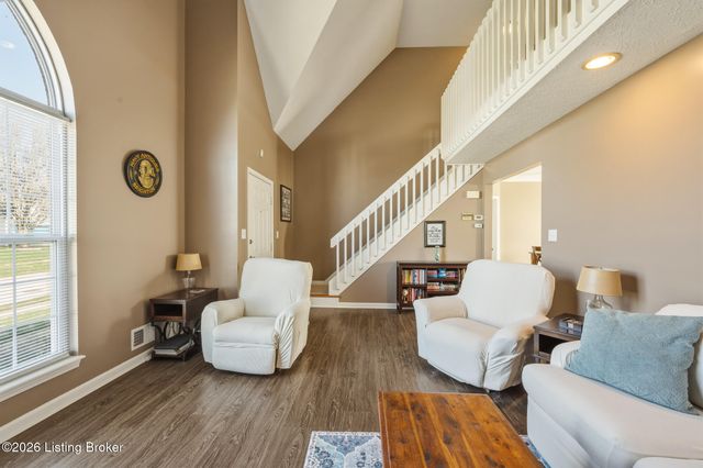 8100 Eagles Crest Ct, Louisville, KY 40291