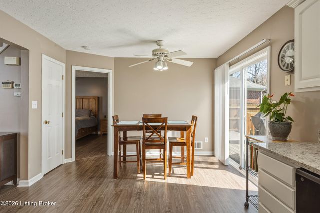 8100 Eagles Crest Ct, Louisville, KY 40291