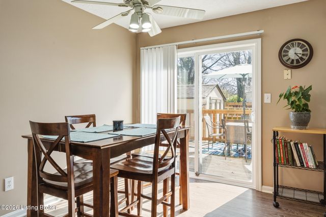 8100 Eagles Crest Ct, Louisville, KY 40291