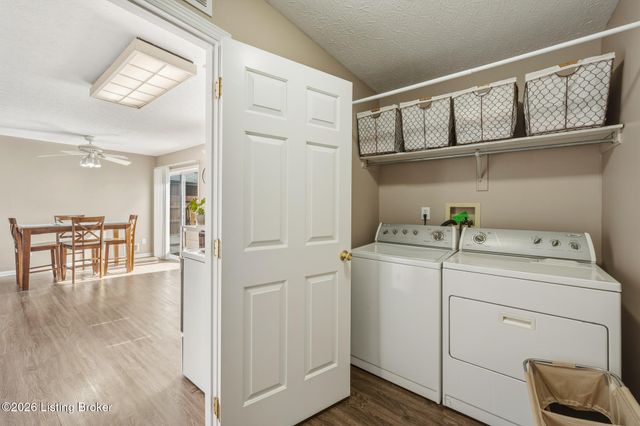 8100 Eagles Crest Ct, Louisville, KY 40291