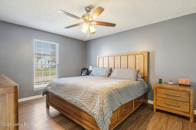 8100 Eagles Crest Ct, Louisville, KY 40291