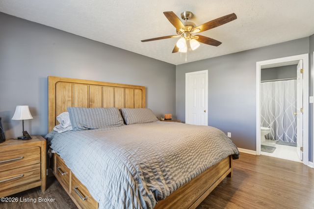 8100 Eagles Crest Ct, Louisville, KY 40291