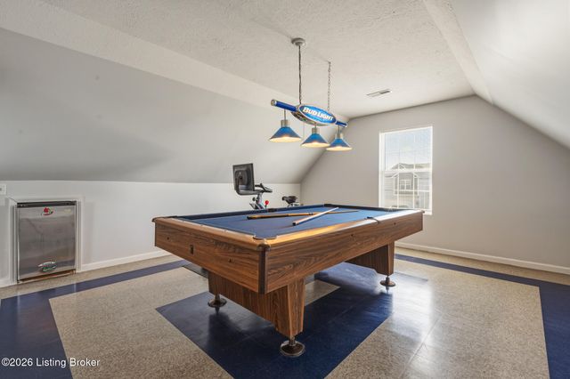 8100 Eagles Crest Ct, Louisville, KY 40291