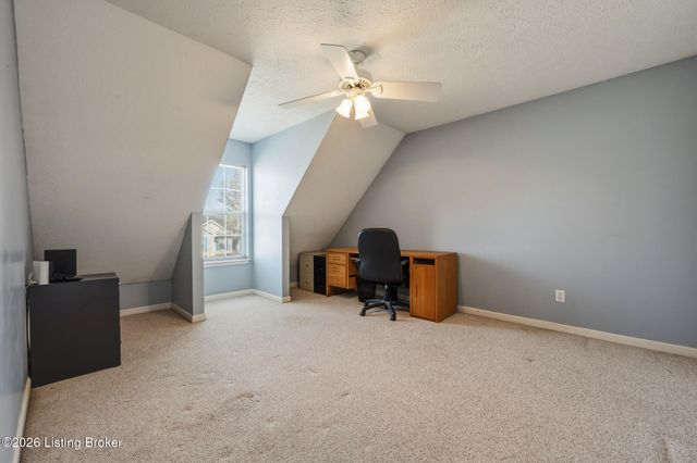 8100 Eagles Crest Ct, Louisville, KY 40291