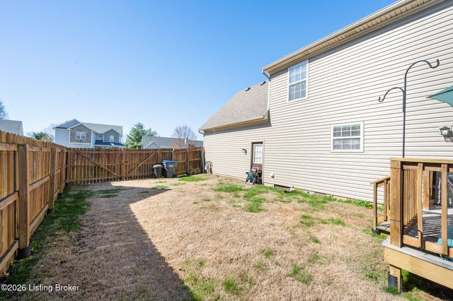 8100 Eagles Crest Ct, Louisville, KY 40291